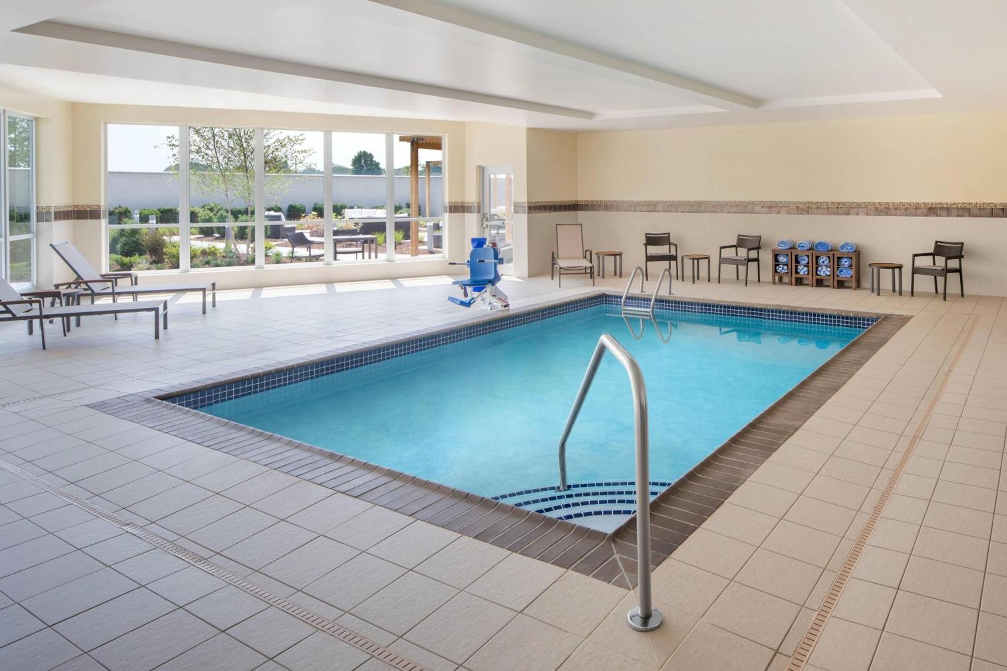 Courtyard By Marriott Wayne Fairfield Hotel Екстериор снимка