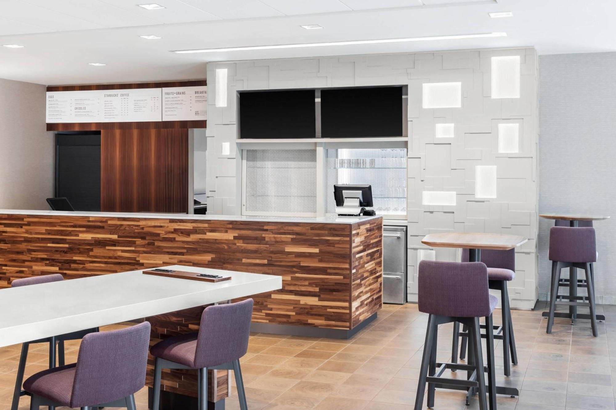 Courtyard By Marriott Wayne Fairfield Hotel Екстериор снимка