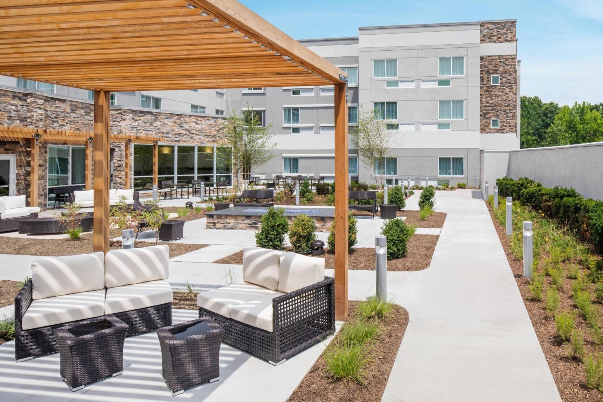 Courtyard By Marriott Wayne Fairfield Hotel Екстериор снимка