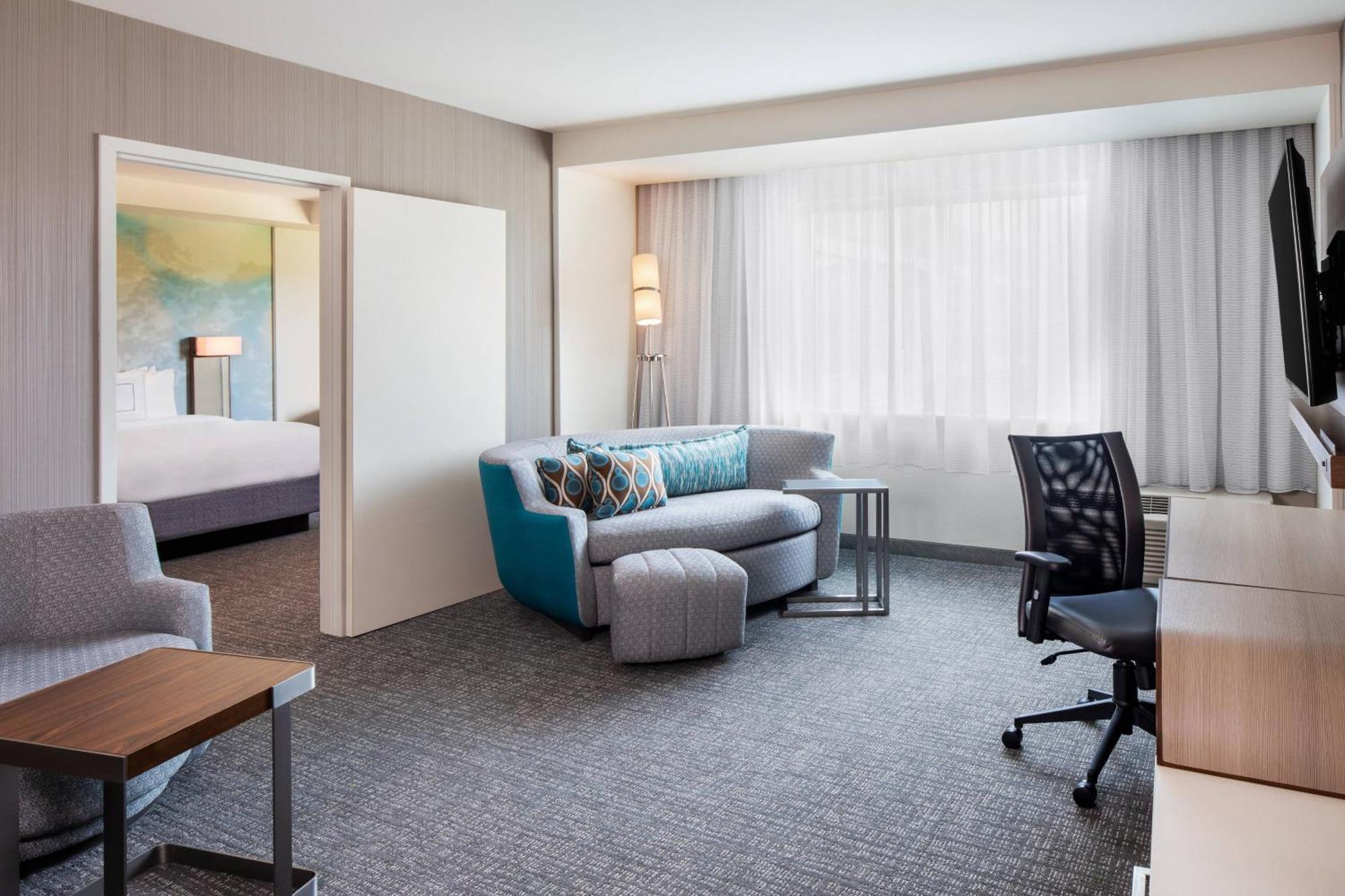 Courtyard By Marriott Wayne Fairfield Hotel Екстериор снимка