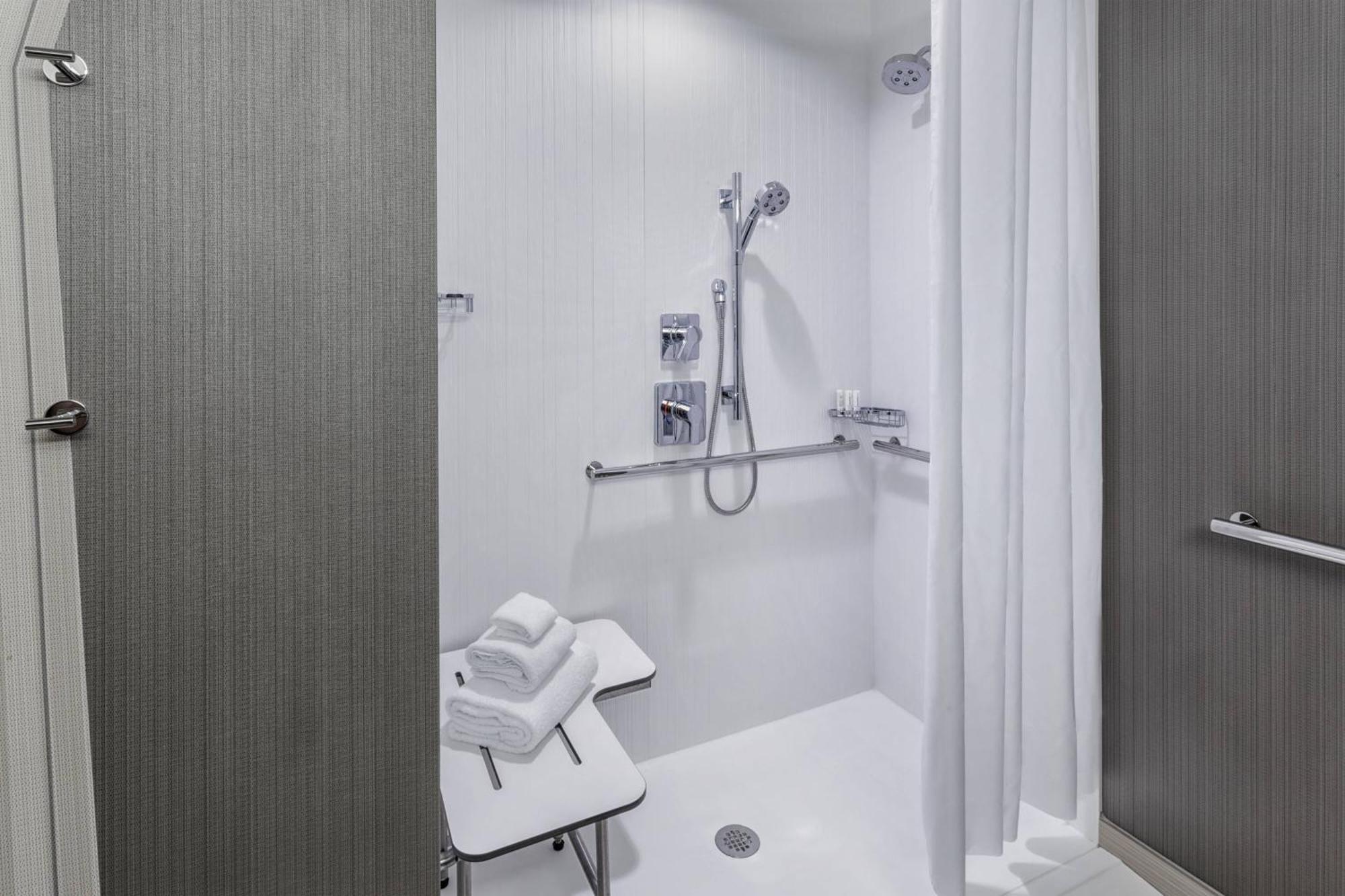Courtyard By Marriott Wayne Fairfield Hotel Екстериор снимка