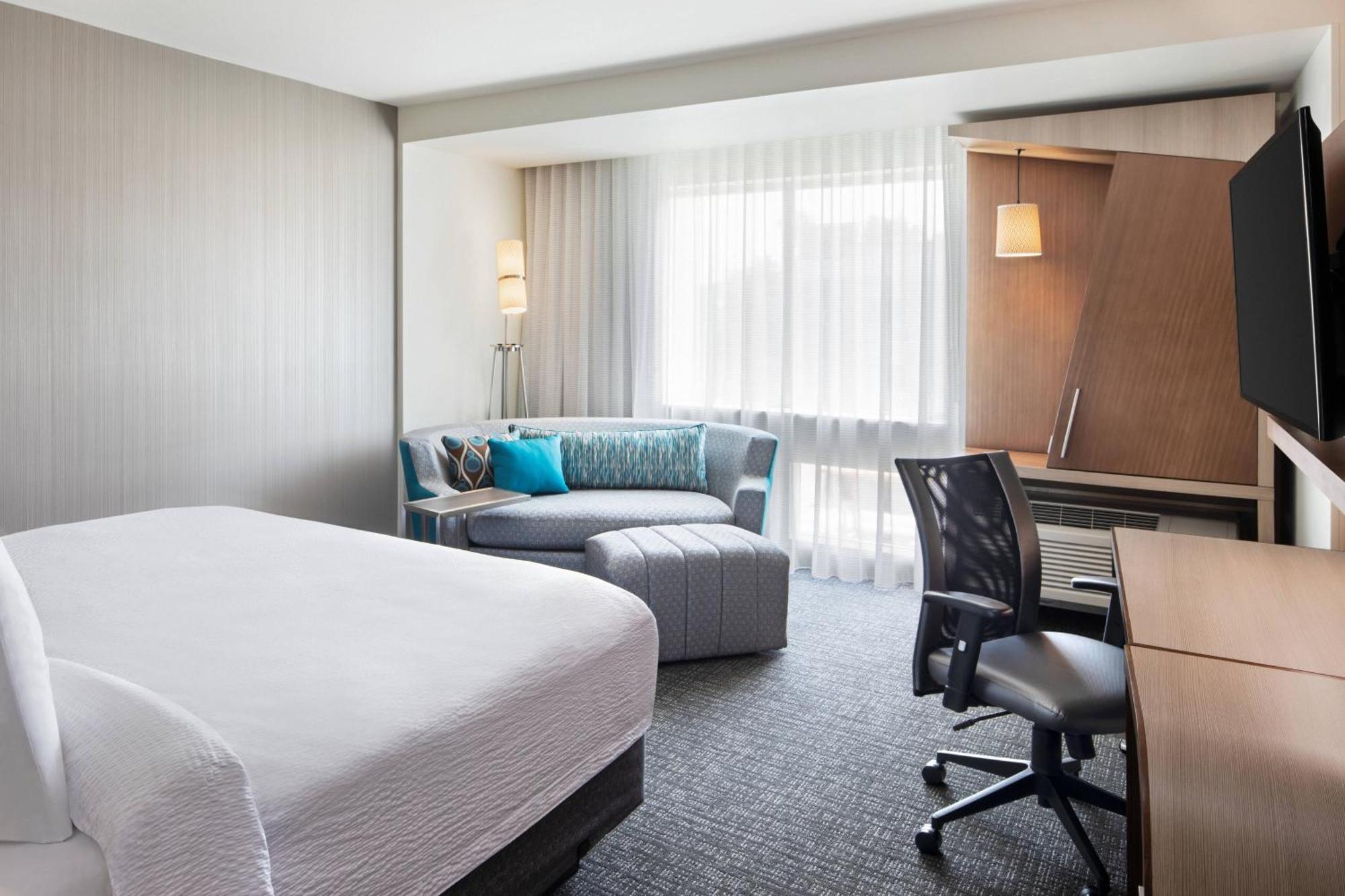 Courtyard By Marriott Wayne Fairfield Hotel Екстериор снимка