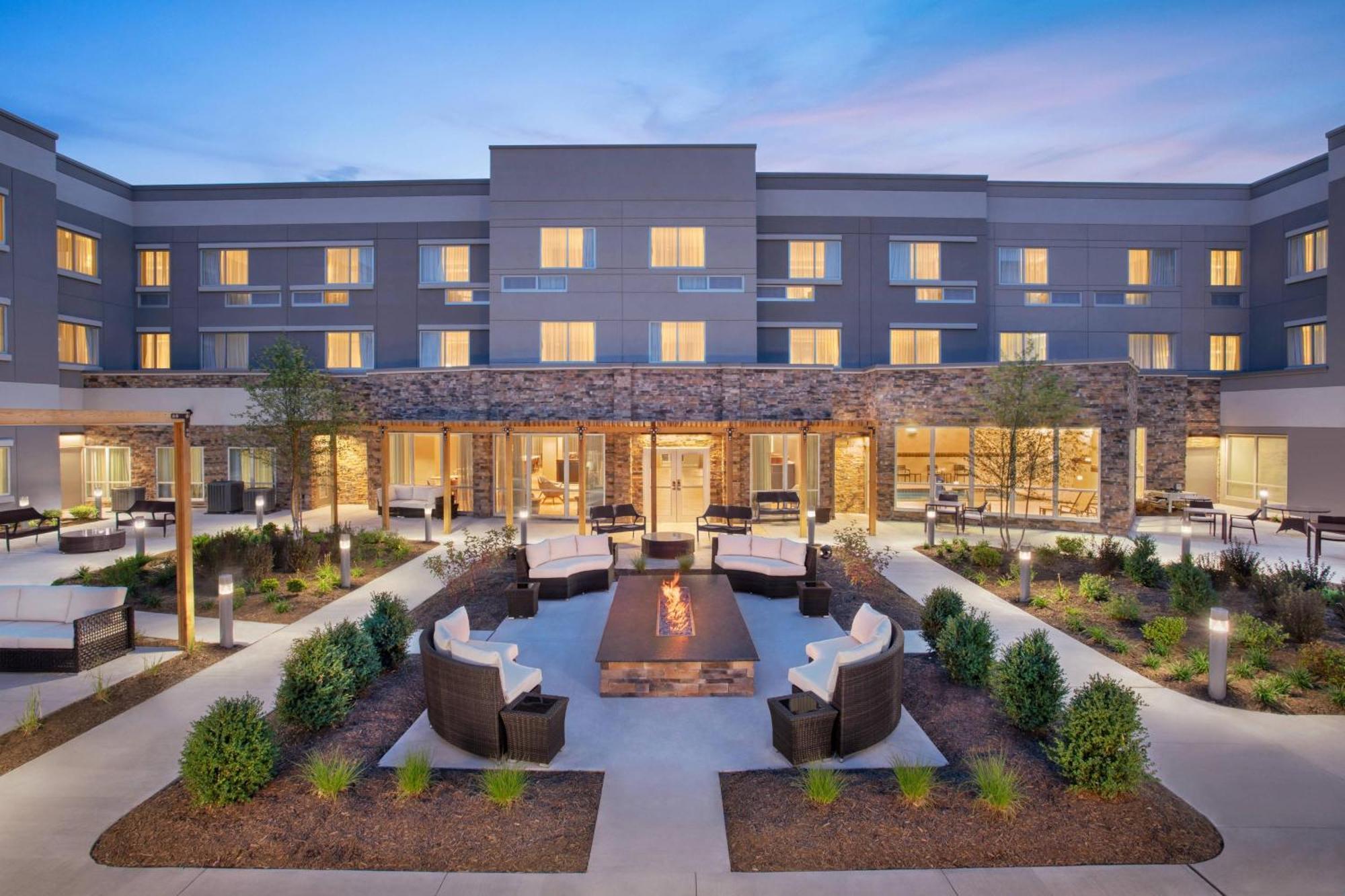 Courtyard By Marriott Wayne Fairfield Hotel Екстериор снимка